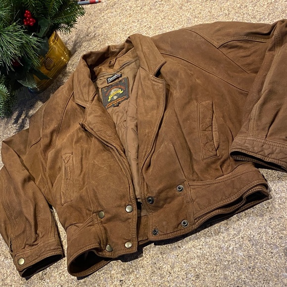 Wilsons Leather Jackets & Blazers - Distressed Adventure Bound Originals Wilsons Leather Jacket S Women’s? Men’s?